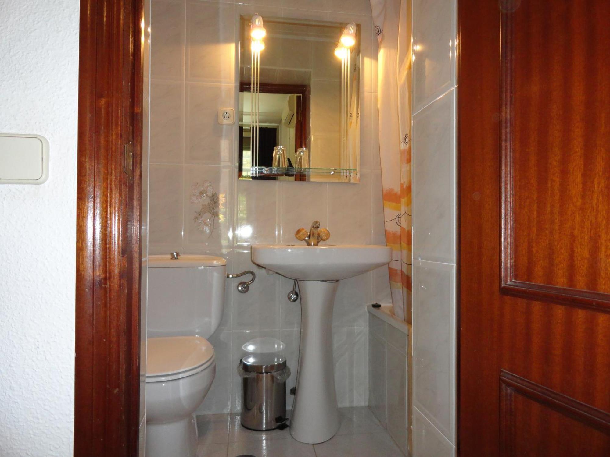 Fuencarral Kryse&Breogan Hotel Madrid Bagian luar foto