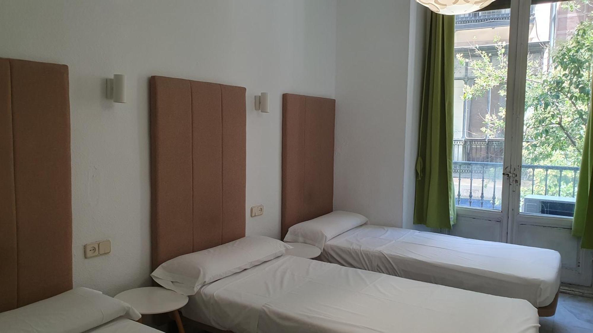Fuencarral Kryse&Breogan Hotel Madrid Bagian luar foto