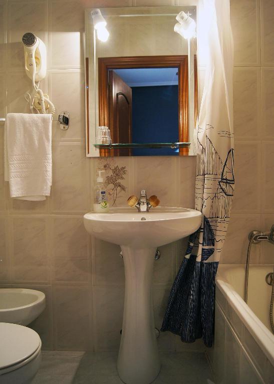 Fuencarral Kryse&Breogan Hotel Madrid Ruang foto